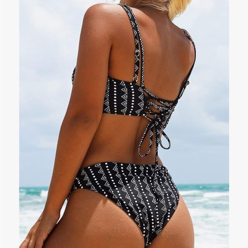 Cupshe Black and White Geometric Bikini Swimwear - Picture 2 of 4
